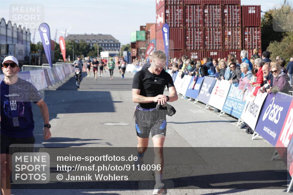 03.10.2025 - Köhlbrandbrückenlauf Jannik Wohlers http://msf.ph/oto/9116096 03.10.2025 13:02:35 Ziel 4024, 4187, 4271, 4277, 4380, 4783, 5080, 5726, 5784, 6320, 6321, 6479, 6783 meine-sportfotos.de