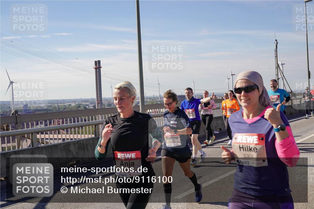 03.10.2025 - Köhlbrandbrückenlauf Michael Burmester http://msf.ph/oto/9116100 03.10.2025 12:57:45 Position 2 5285, 5577, 5308 meine-sportfotos.de