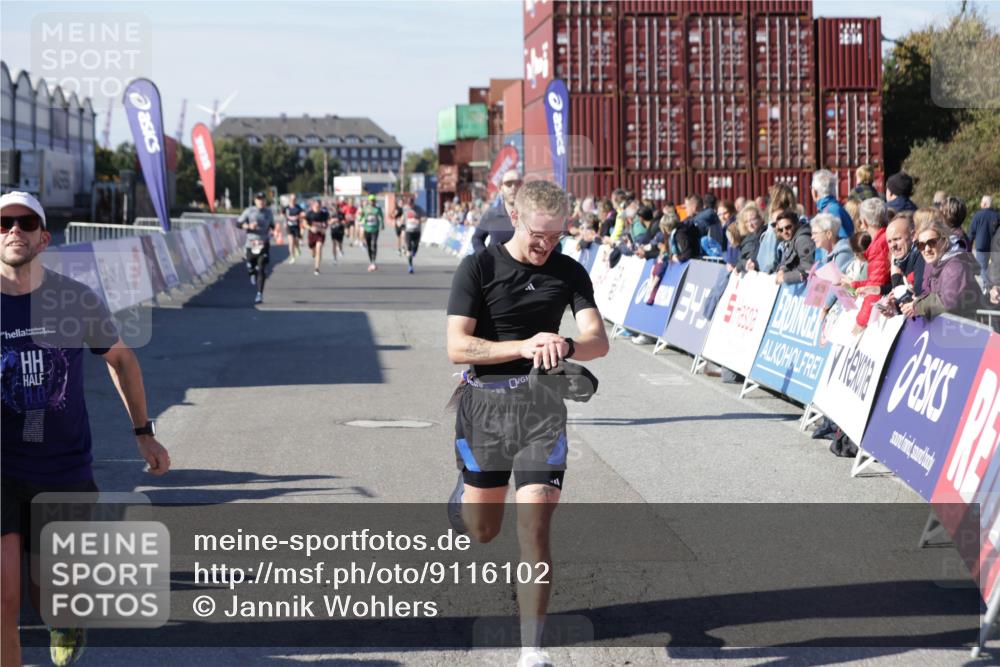 03.10.2025 - Köhlbrandbrückenlauf Jannik Wohlers http://msf.ph/oto/9116102 03.10.2025 13:02:36 Ziel 4024, 4187, 4271, 4380, 4783, 5080, 5726, 5784, 6320, 6321, 6479, 6783 meine-sportfotos.de