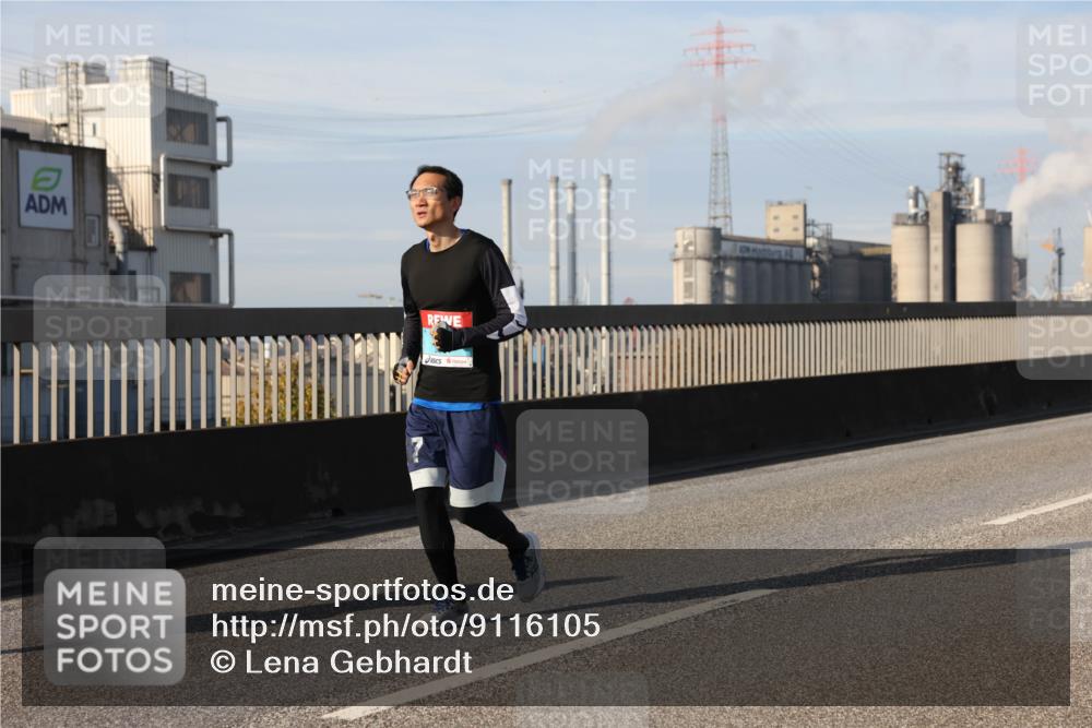 03.10.2025 - Köhlbrandbrückenlauf Lena Gebhardt http://msf.ph/oto/9116105 03.10.2025 10:18:55 Position 2  meine-sportfotos.de