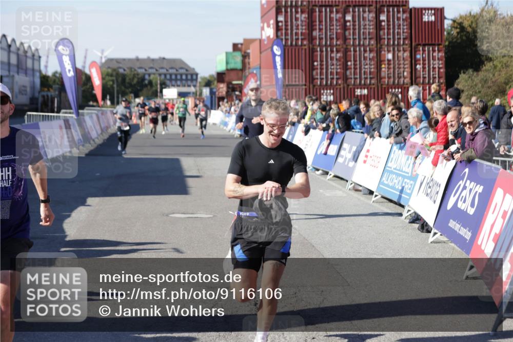 03.10.2025 - Köhlbrandbrückenlauf Jannik Wohlers http://msf.ph/oto/9116106 03.10.2025 13:02:36 Ziel 4024, 4187, 4271, 4380, 4783, 5080, 5726, 5784, 6320, 6321, 6479, 6783 meine-sportfotos.de