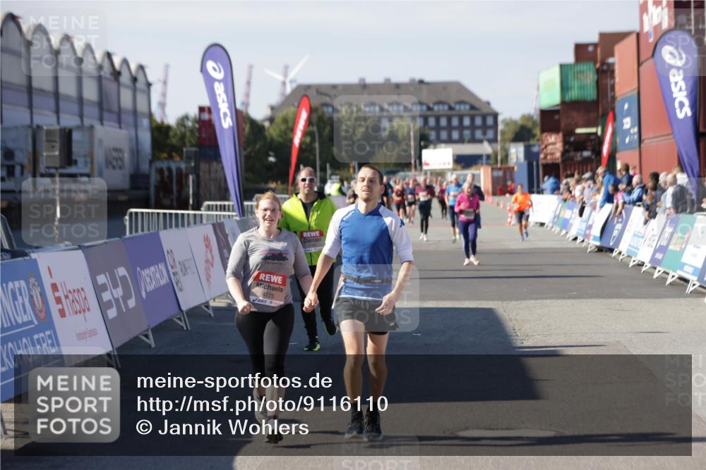 03.10.2025 - Köhlbrandbrückenlauf Jannik Wohlers http://msf.ph/oto/9116110 03.10.2025 13:33:13 Ziel 4755, 4775, 4941, 5783, 6067, 6376, 6455 meine-sportfotos.de