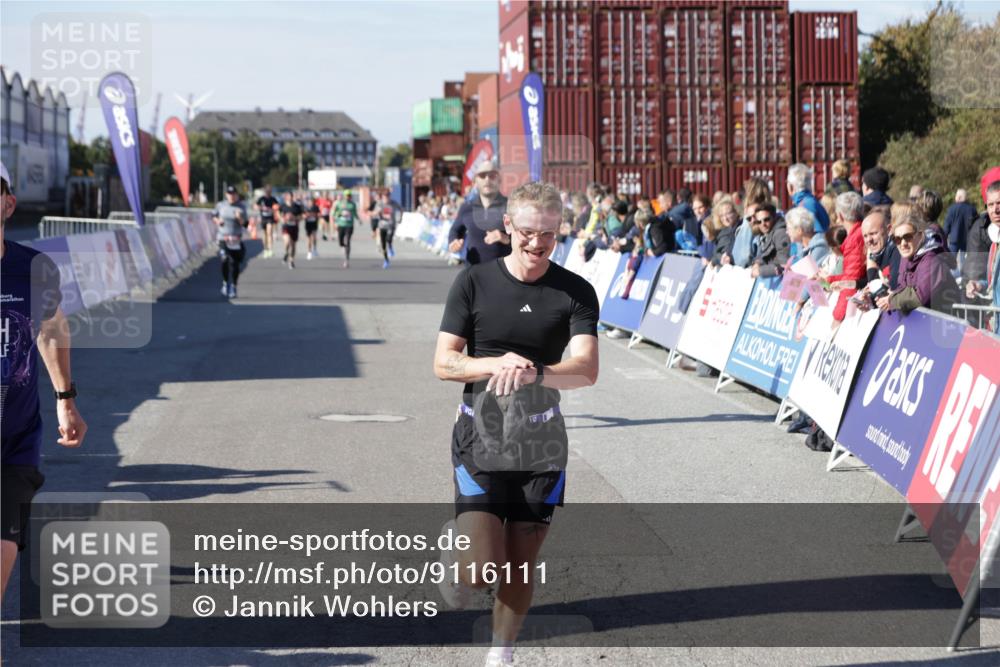 03.10.2025 - Köhlbrandbrückenlauf Jannik Wohlers http://msf.ph/oto/9116111 03.10.2025 13:02:36 Ziel 4024, 4187, 4271, 4380, 4783, 5080, 5726, 5784, 6320, 6321, 6479, 6783 meine-sportfotos.de