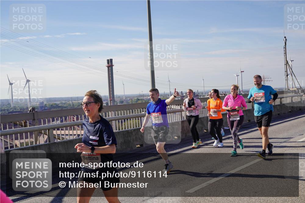 03.10.2025 - Köhlbrandbrückenlauf Michael Burmester http://msf.ph/oto/9116114 03.10.2025 12:57:45 Position 2 5577 meine-sportfotos.de