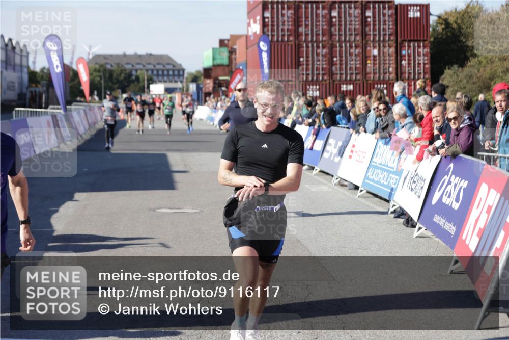 03.10.2025 - Köhlbrandbrückenlauf Jannik Wohlers http://msf.ph/oto/9116117 03.10.2025 13:02:36 Ziel 4024, 4187, 4271, 4380, 4783, 5080, 5726, 5784, 6320, 6321, 6479, 6783 meine-sportfotos.de