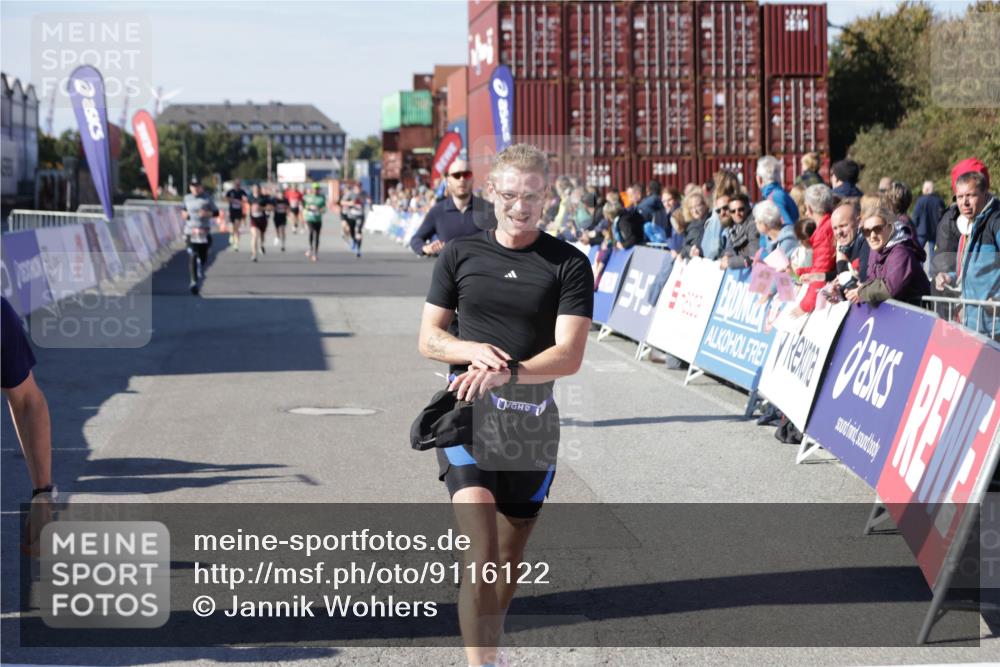 03.10.2025 - Köhlbrandbrückenlauf Jannik Wohlers http://msf.ph/oto/9116122 03.10.2025 13:02:36 Ziel 4024, 4187, 4271, 4380, 4783, 5080, 5726, 5784, 6320, 6321, 6479, 6783 meine-sportfotos.de