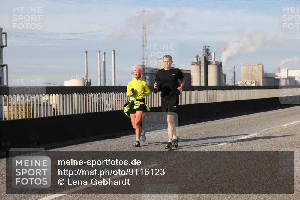 03.10.2025 - Köhlbrandbrückenlauf Lena Gebhardt http://msf.ph/oto/9116123 03.10.2025 10:18:59 Position 2  meine-sportfotos.de