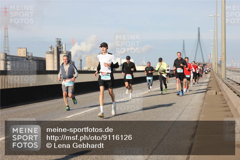 03.10.2025 - Köhlbrandbrückenlauf Lena Gebhardt http://msf.ph/oto/9116126 03.10.2025 09:43:57 Position 2 4, 1617, 1432 meine-sportfotos.de