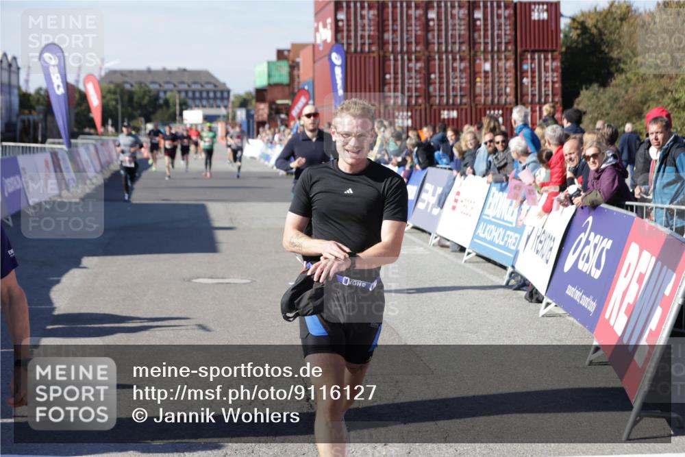 03.10.2025 - Köhlbrandbrückenlauf Jannik Wohlers http://msf.ph/oto/9116127 03.10.2025 13:02:36 Ziel 4024, 4187, 4271, 4380, 4783, 5080, 5726, 5784, 6320, 6321, 6479, 6783 meine-sportfotos.de