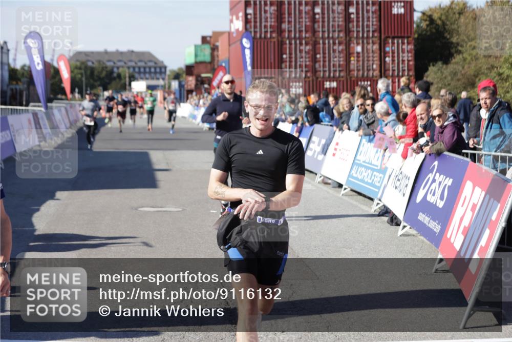 03.10.2025 - Köhlbrandbrückenlauf Jannik Wohlers http://msf.ph/oto/9116132 03.10.2025 13:02:36 Ziel 4024, 4187, 4271, 4380, 4783, 5080, 5726, 5784, 6320, 6321, 6479, 6783 meine-sportfotos.de