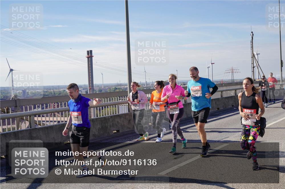 03.10.2025 - Köhlbrandbrückenlauf Michael Burmester http://msf.ph/oto/9116136 03.10.2025 12:57:46 Position 2 4960 meine-sportfotos.de