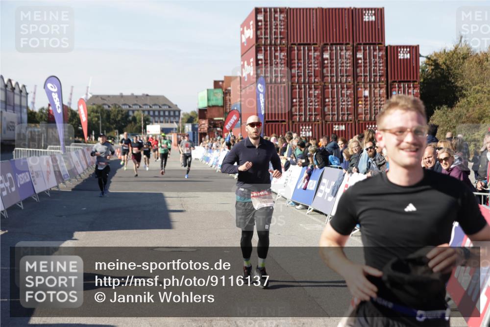 03.10.2025 - Köhlbrandbrückenlauf Jannik Wohlers http://msf.ph/oto/9116137 03.10.2025 13:02:37 Ziel 4024, 4187, 4271, 4380, 4783, 5080, 5726, 5784, 6255, 6320, 6321, 6479, 6783 meine-sportfotos.de