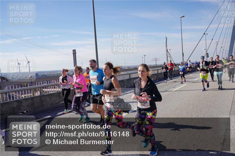 03.10.2025 - Köhlbrandbrückenlauf Michael Burmester http://msf.ph/oto/9116148 03.10.2025 12:57:47 Position 2 4960, 4615, 4455 meine-sportfotos.de