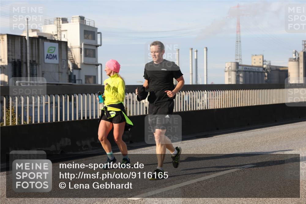 03.10.2025 - Köhlbrandbrückenlauf Lena Gebhardt http://msf.ph/oto/9116165 03.10.2025 10:19:00 Position 2  meine-sportfotos.de
