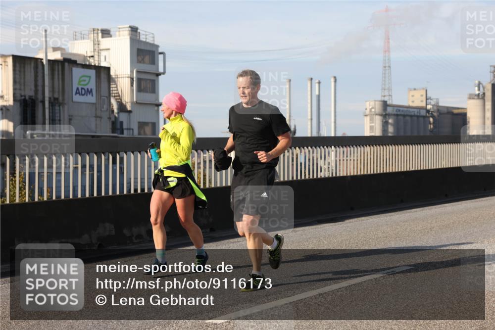 03.10.2025 - Köhlbrandbrückenlauf Lena Gebhardt http://msf.ph/oto/9116173 03.10.2025 10:19:00 Position 2  meine-sportfotos.de