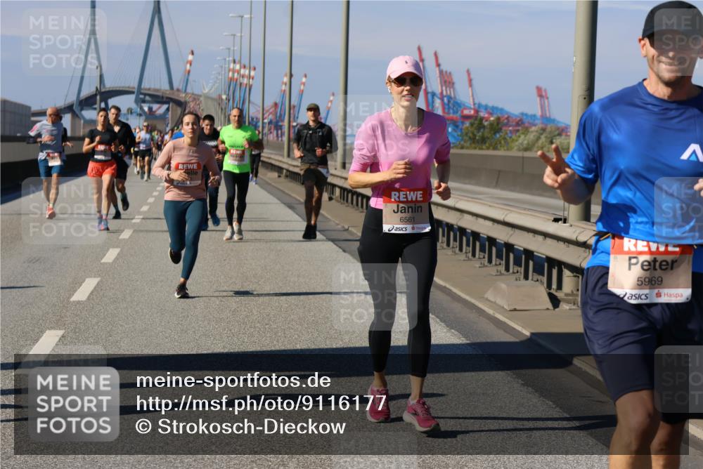 03.10.2025 - Köhlbrandbrückenlauf Strokosch-Dieckow http://msf.ph/oto/9116177 03.10.2025 12:50:35 Position 3 6561, 5969 meine-sportfotos.de