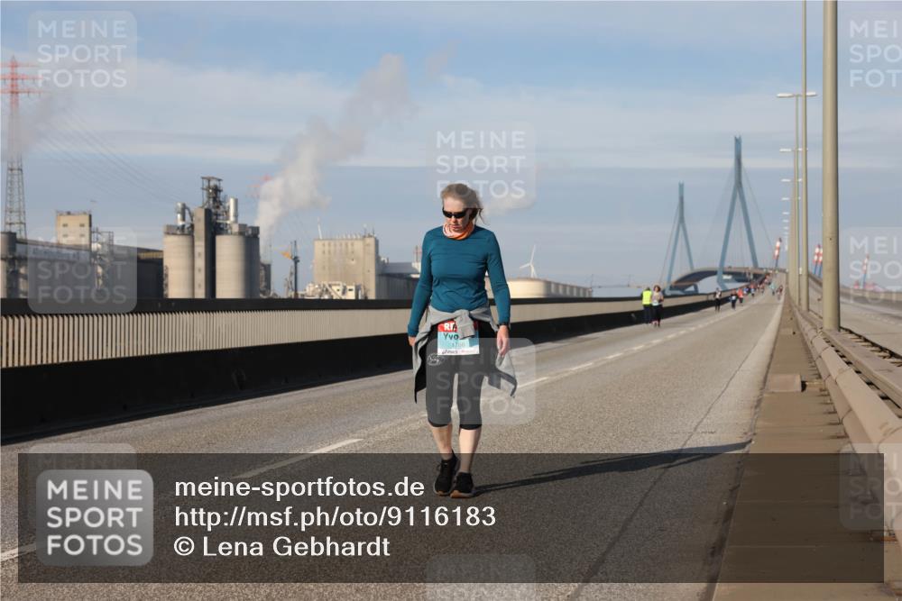 03.10.2025 - Köhlbrandbrückenlauf Lena Gebhardt http://msf.ph/oto/9116183 03.10.2025 10:19:21 Position 2  meine-sportfotos.de