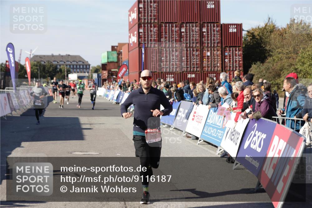 03.10.2025 - Köhlbrandbrückenlauf Jannik Wohlers http://msf.ph/oto/9116187 03.10.2025 13:02:37 Ziel 4024, 4187, 4271, 4380, 4783, 5080, 5726, 5784, 6255, 6320, 6321, 6479, 6783 meine-sportfotos.de