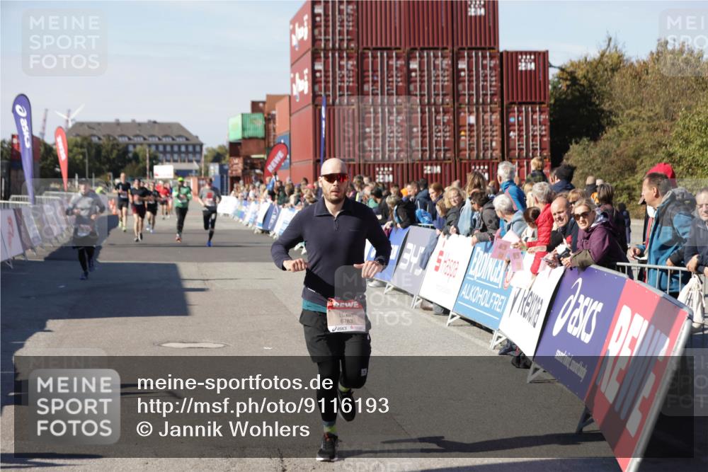 03.10.2025 - Köhlbrandbrückenlauf Jannik Wohlers http://msf.ph/oto/9116193 03.10.2025 13:02:37 Ziel 4024, 4187, 4271, 4380, 4783, 5080, 5726, 5784, 6255, 6320, 6321, 6479, 6783 meine-sportfotos.de