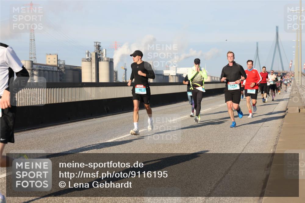 03.10.2025 - Köhlbrandbrückenlauf Lena Gebhardt http://msf.ph/oto/9116195 03.10.2025 09:43:59 Position 2  meine-sportfotos.de