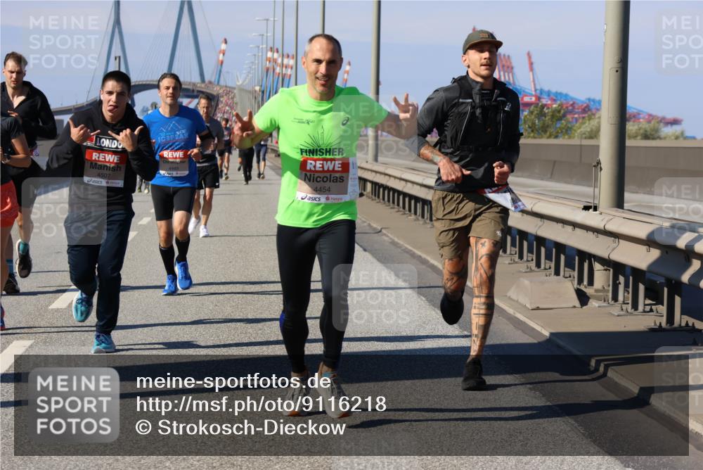03.10.2025 - Köhlbrandbrückenlauf Strokosch-Dieckow http://msf.ph/oto/9116218 03.10.2025 12:50:40 Position 3 4507, 4449, 4454 meine-sportfotos.de