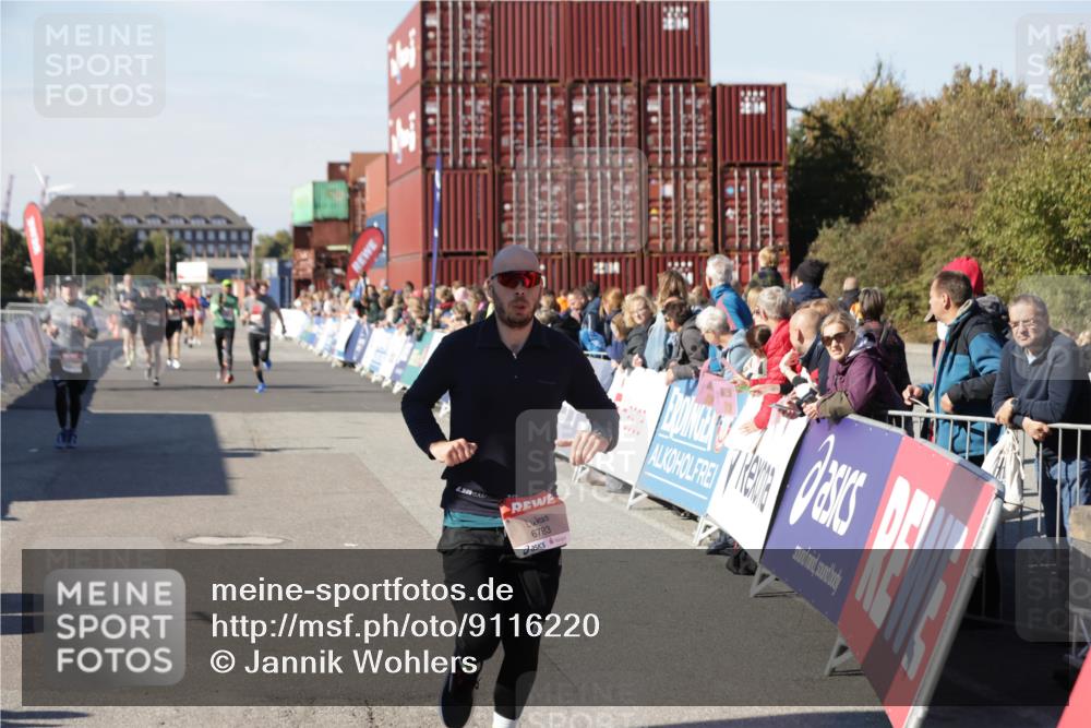 03.10.2025 - Köhlbrandbrückenlauf Jannik Wohlers http://msf.ph/oto/9116220 03.10.2025 13:02:38 Ziel 4024, 4187, 4380, 4579, 5080, 5726, 5784, 6255, 6320, 6321, 6479, 6783 meine-sportfotos.de