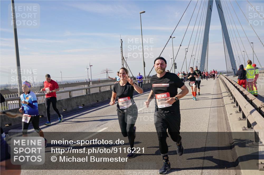 03.10.2025 - Köhlbrandbrückenlauf Michael Burmester http://msf.ph/oto/9116221 03.10.2025 12:57:51 Position 2 6050, 6051 meine-sportfotos.de