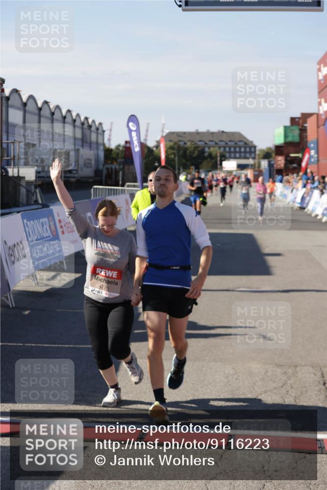 03.10.2025 - Köhlbrandbrückenlauf Jannik Wohlers http://msf.ph/oto/9116223 03.10.2025 13:33:16 Ziel 4755, 4775, 5783, 6376 meine-sportfotos.de