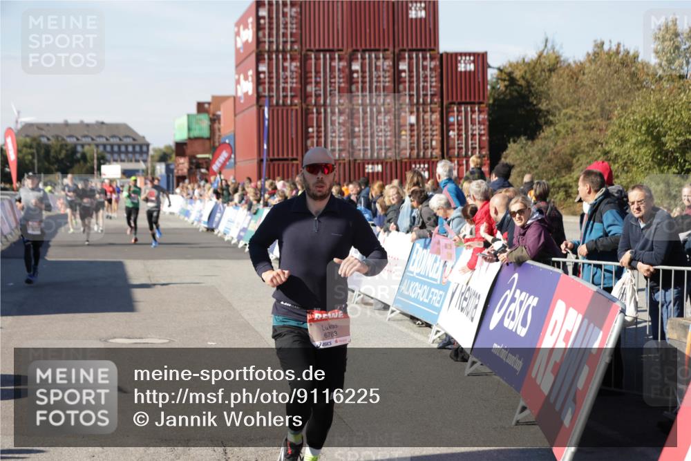 03.10.2025 - Köhlbrandbrückenlauf Jannik Wohlers http://msf.ph/oto/9116225 03.10.2025 13:02:38 Ziel 4024, 4187, 4380, 4579, 5080, 5726, 5784, 6255, 6320, 6321, 6479, 6783 meine-sportfotos.de