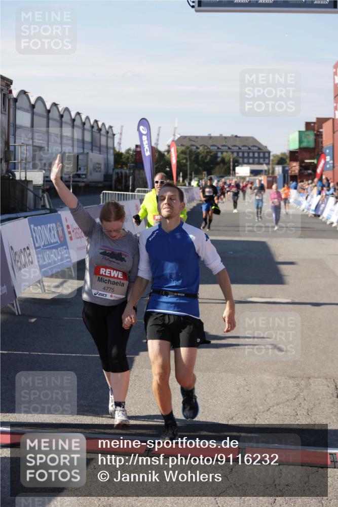 03.10.2025 - Köhlbrandbrückenlauf Jannik Wohlers http://msf.ph/oto/9116232 03.10.2025 13:33:16 Ziel 4755, 4775, 5783, 6376 meine-sportfotos.de