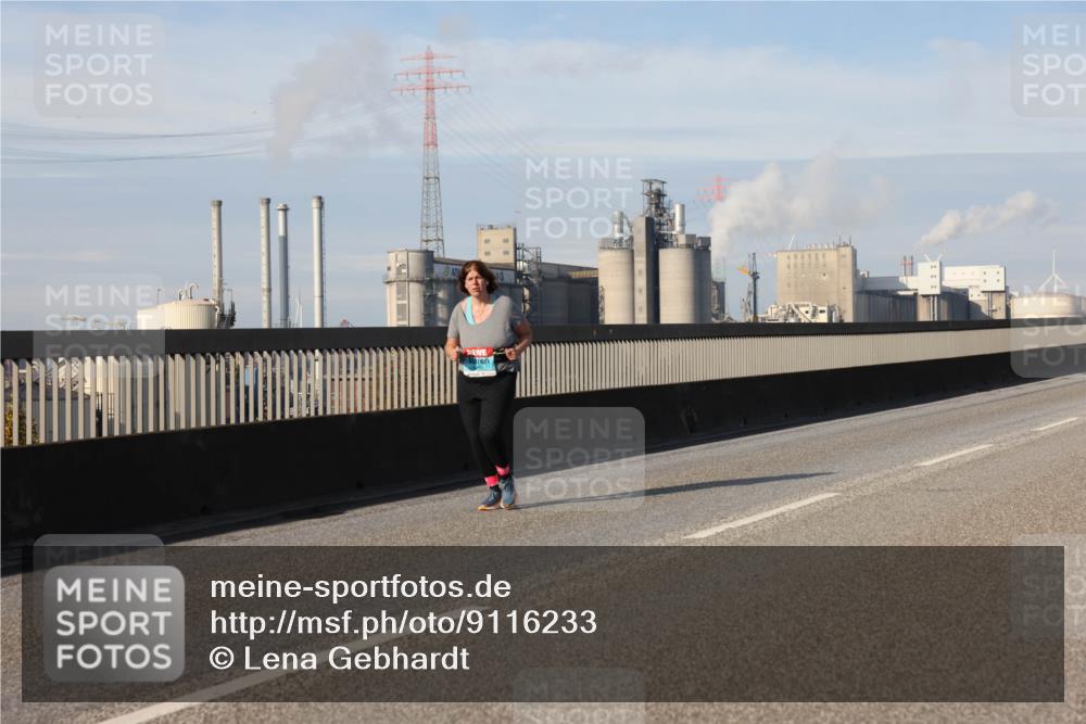 03.10.2025 - Köhlbrandbrückenlauf Lena Gebhardt http://msf.ph/oto/9116233 03.10.2025 10:19:46 Position 2  meine-sportfotos.de