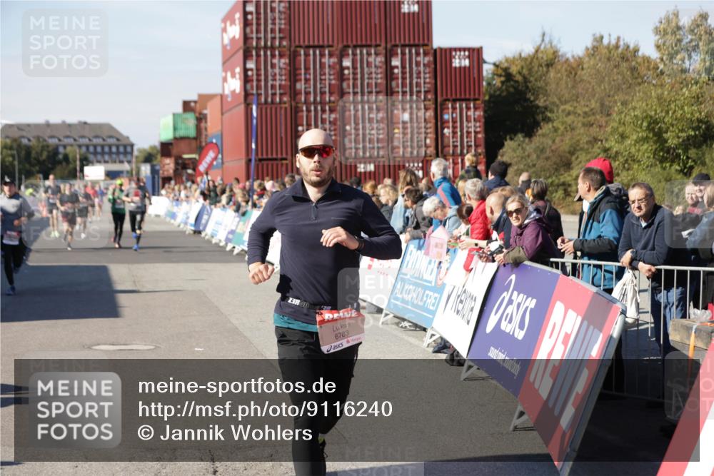 03.10.2025 - Köhlbrandbrückenlauf Jannik Wohlers http://msf.ph/oto/9116240 03.10.2025 13:02:38 Ziel 4024, 4187, 4380, 4579, 5080, 5726, 5784, 6255, 6320, 6321, 6479, 6783 meine-sportfotos.de