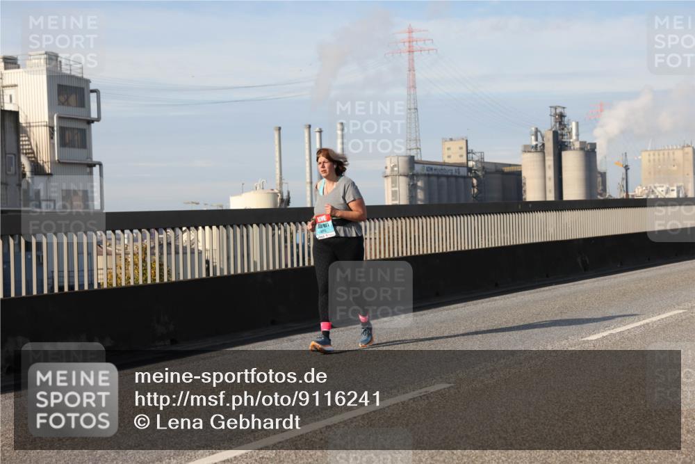 03.10.2025 - Köhlbrandbrückenlauf Lena Gebhardt http://msf.ph/oto/9116241 03.10.2025 10:19:47 Position 2  meine-sportfotos.de