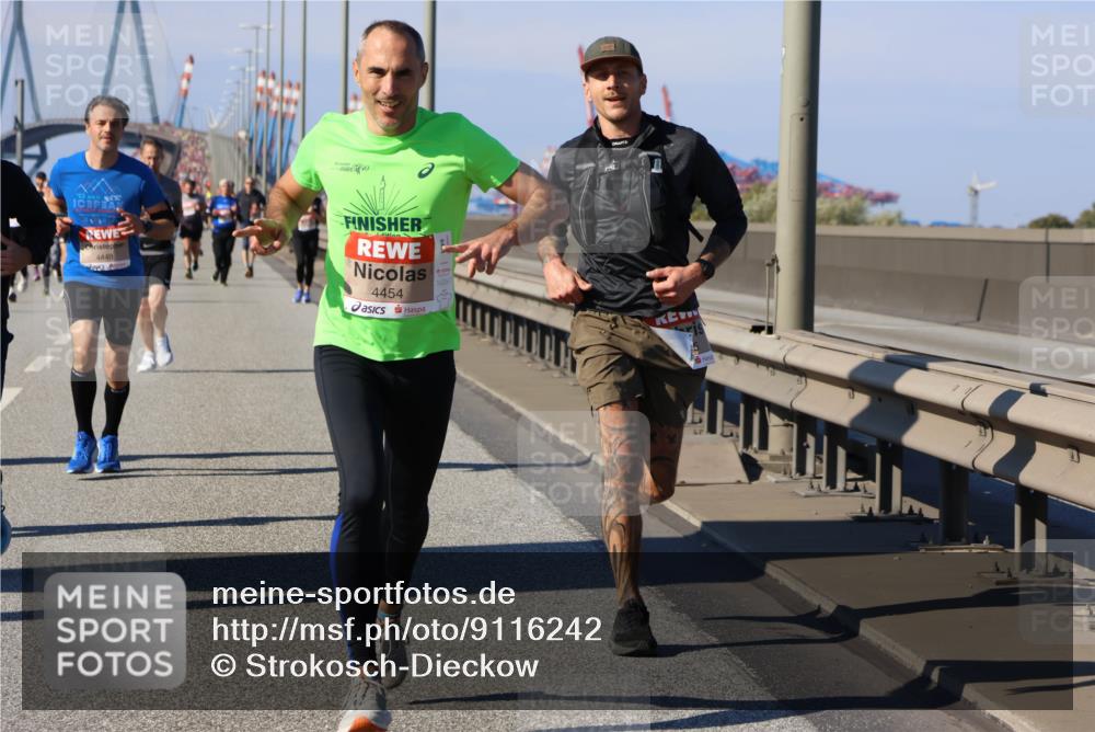 03.10.2025 - Köhlbrandbrückenlauf Strokosch-Dieckow http://msf.ph/oto/9116242 03.10.2025 12:50:40 Position 3 4449, 4454 meine-sportfotos.de