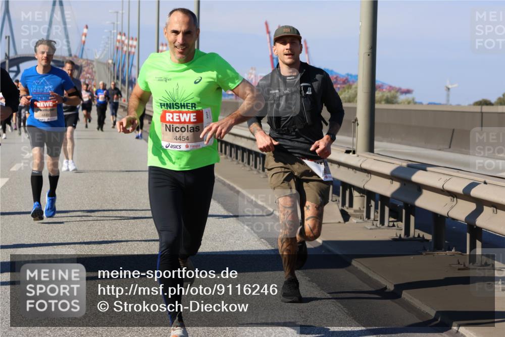 03.10.2025 - Köhlbrandbrückenlauf Strokosch-Dieckow http://msf.ph/oto/9116246 03.10.2025 12:50:40 Position 3 4449, 4454 meine-sportfotos.de