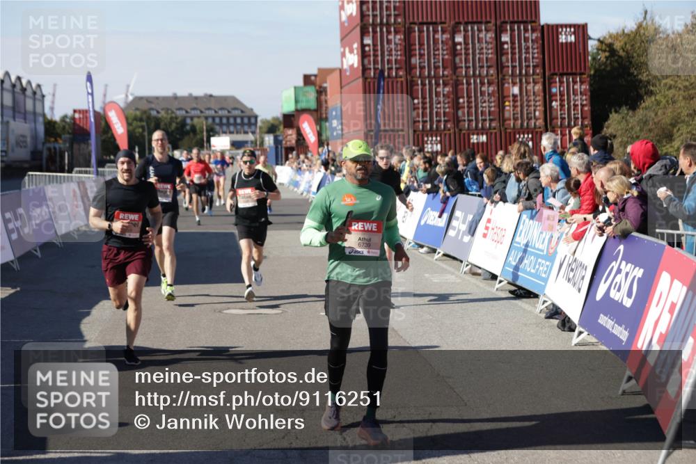03.10.2025 - Köhlbrandbrückenlauf Jannik Wohlers http://msf.ph/oto/9116251 03.10.2025 13:02:45 Ziel 4116, 4579, 5245, 5726, 5793, 5810, 6175, 6255, 6321, 6447, 6479, 6739, 6783 meine-sportfotos.de