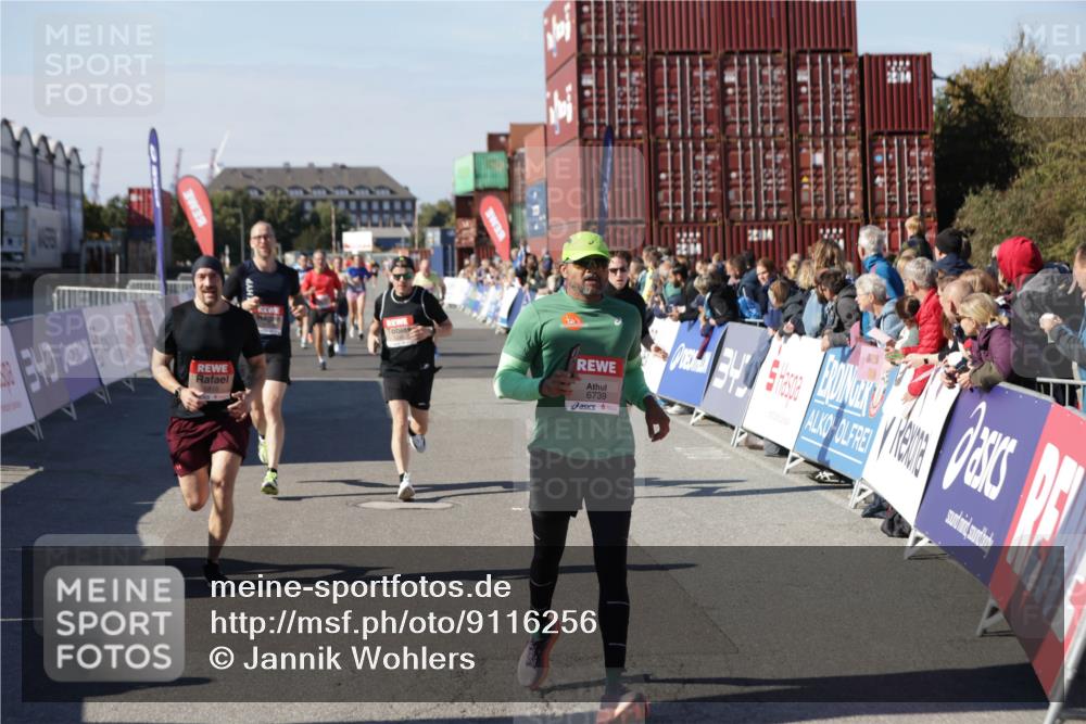 03.10.2025 - Köhlbrandbrückenlauf Jannik Wohlers http://msf.ph/oto/9116256 03.10.2025 13:02:45 Ziel 4116, 4579, 5245, 5726, 5793, 5810, 6175, 6255, 6321, 6447, 6479, 6739, 6783 meine-sportfotos.de
