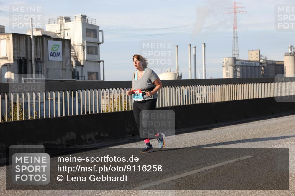 03.10.2025 - Köhlbrandbrückenlauf Lena Gebhardt http://msf.ph/oto/9116258 03.10.2025 10:19:48 Position 2 892 meine-sportfotos.de