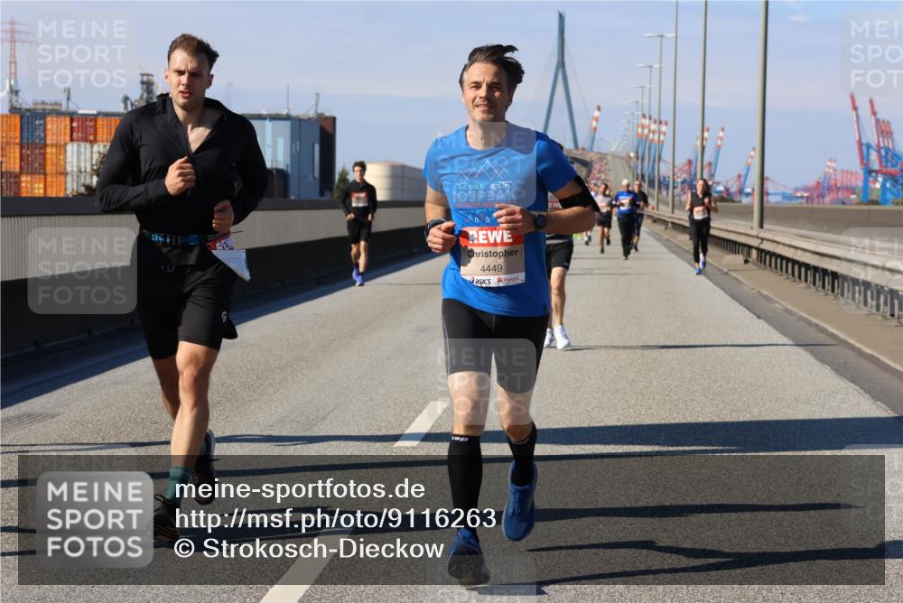 03.10.2025 - Köhlbrandbrückenlauf Strokosch-Dieckow http://msf.ph/oto/9116263 03.10.2025 12:50:43 Position 3 190, 4449 meine-sportfotos.de