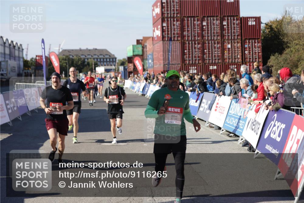 03.10.2025 - Köhlbrandbrückenlauf Jannik Wohlers http://msf.ph/oto/9116265 03.10.2025 13:02:45 Ziel 4116, 4579, 5245, 5726, 5793, 5810, 6175, 6255, 6321, 6447, 6479, 6739, 6783 meine-sportfotos.de