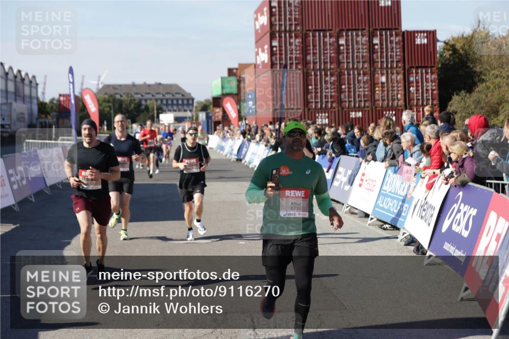 03.10.2025 - Köhlbrandbrückenlauf Jannik Wohlers http://msf.ph/oto/9116270 03.10.2025 13:02:45 Ziel 4116, 4579, 5245, 5726, 5793, 5810, 6175, 6255, 6321, 6447, 6479, 6739, 6783 meine-sportfotos.de