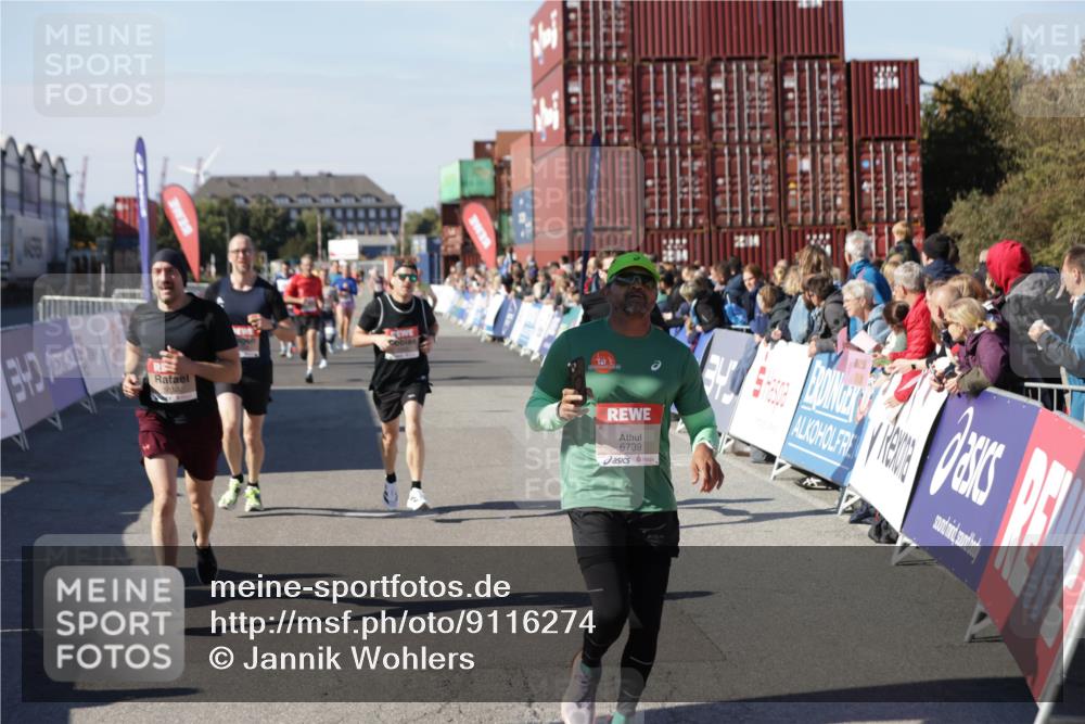 03.10.2025 - Köhlbrandbrückenlauf Jannik Wohlers http://msf.ph/oto/9116274 03.10.2025 13:02:45 Ziel 4116, 4579, 5245, 5726, 5793, 5810, 6175, 6255, 6321, 6447, 6479, 6739, 6783 meine-sportfotos.de