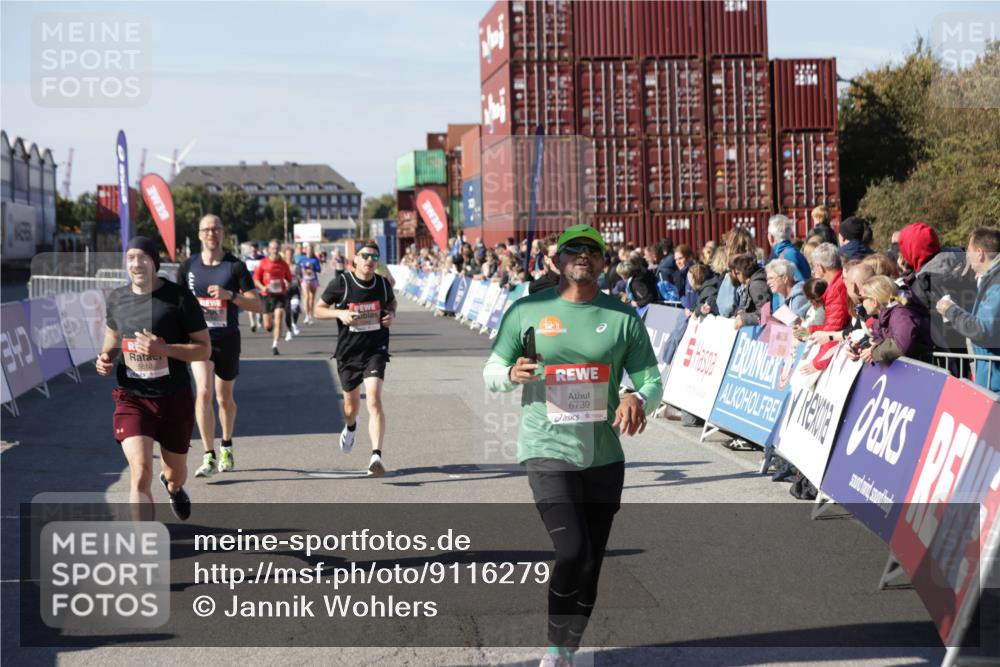 03.10.2025 - Köhlbrandbrückenlauf Jannik Wohlers http://msf.ph/oto/9116279 03.10.2025 13:02:45 Ziel 4116, 4579, 5245, 5726, 5793, 5810, 6175, 6255, 6321, 6447, 6479, 6739, 6783 meine-sportfotos.de