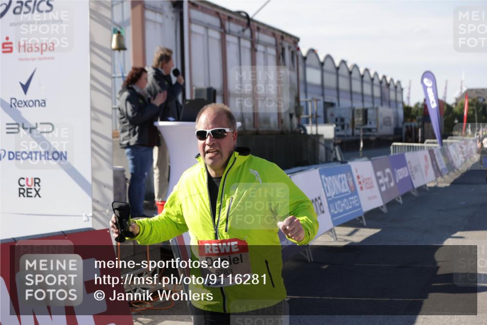 03.10.2025 - Köhlbrandbrückenlauf Jannik Wohlers http://msf.ph/oto/9116281 03.10.2025 13:33:19 Ziel 4755, 4775, 5413, 5783 meine-sportfotos.de