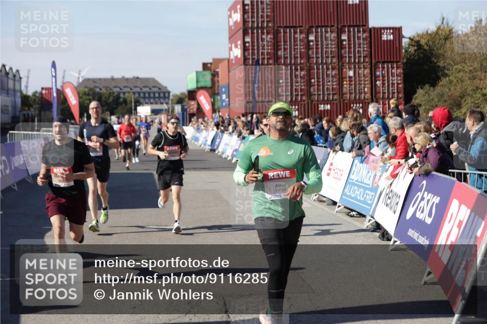 03.10.2025 - Köhlbrandbrückenlauf Jannik Wohlers http://msf.ph/oto/9116285 03.10.2025 13:02:46 Ziel 4116, 4579, 5245, 5726, 5793, 5810, 6175, 6255, 6447, 6739, 6783 meine-sportfotos.de