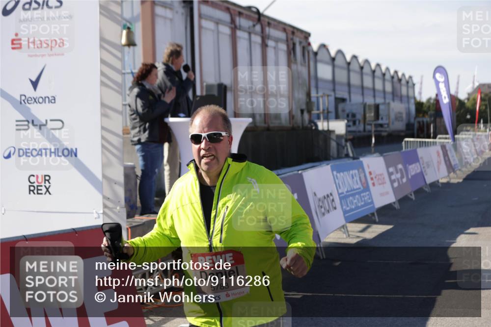 03.10.2025 - Köhlbrandbrückenlauf Jannik Wohlers http://msf.ph/oto/9116286 03.10.2025 13:33:19 Ziel 4755, 4775, 5413, 5783 meine-sportfotos.de