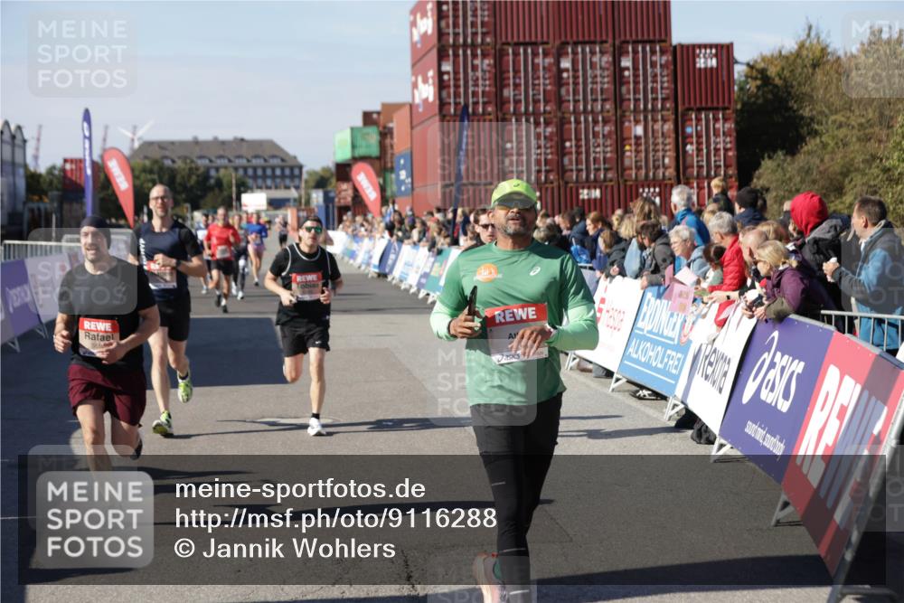 03.10.2025 - Köhlbrandbrückenlauf Jannik Wohlers http://msf.ph/oto/9116288 03.10.2025 13:02:46 Ziel 4116, 4579, 5245, 5726, 5793, 5810, 6175, 6255, 6447, 6739, 6783 meine-sportfotos.de