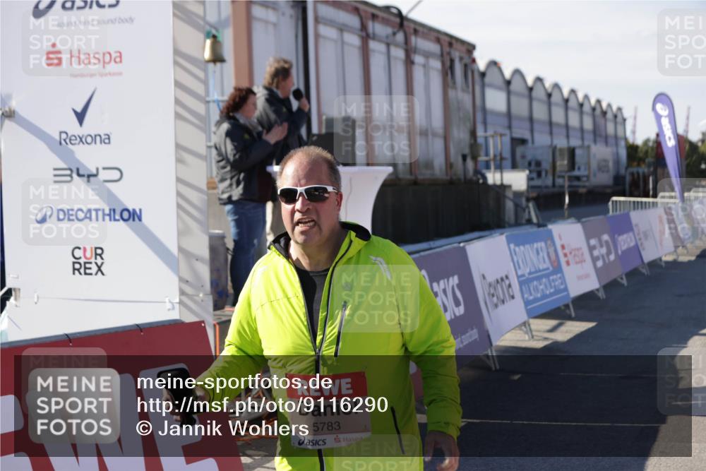 03.10.2025 - Köhlbrandbrückenlauf Jannik Wohlers http://msf.ph/oto/9116290 03.10.2025 13:33:19 Ziel 4755, 4775, 5413, 5783 meine-sportfotos.de