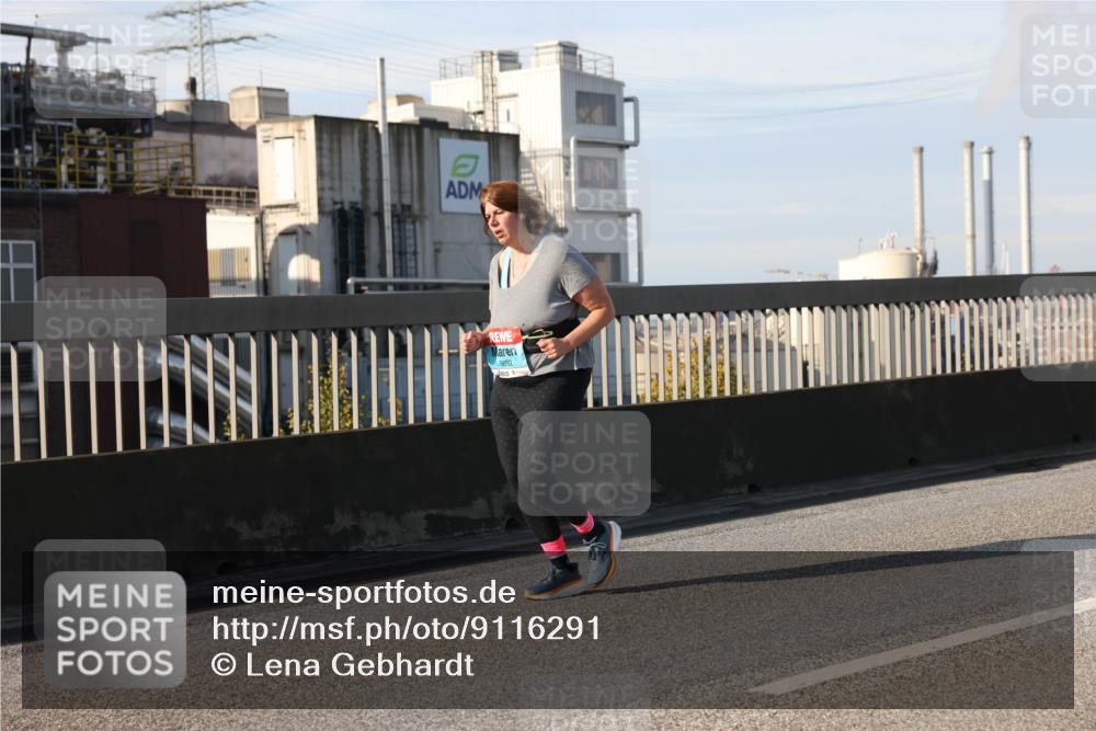 03.10.2025 - Köhlbrandbrückenlauf Lena Gebhardt http://msf.ph/oto/9116291 03.10.2025 10:19:49 Position 2  meine-sportfotos.de
