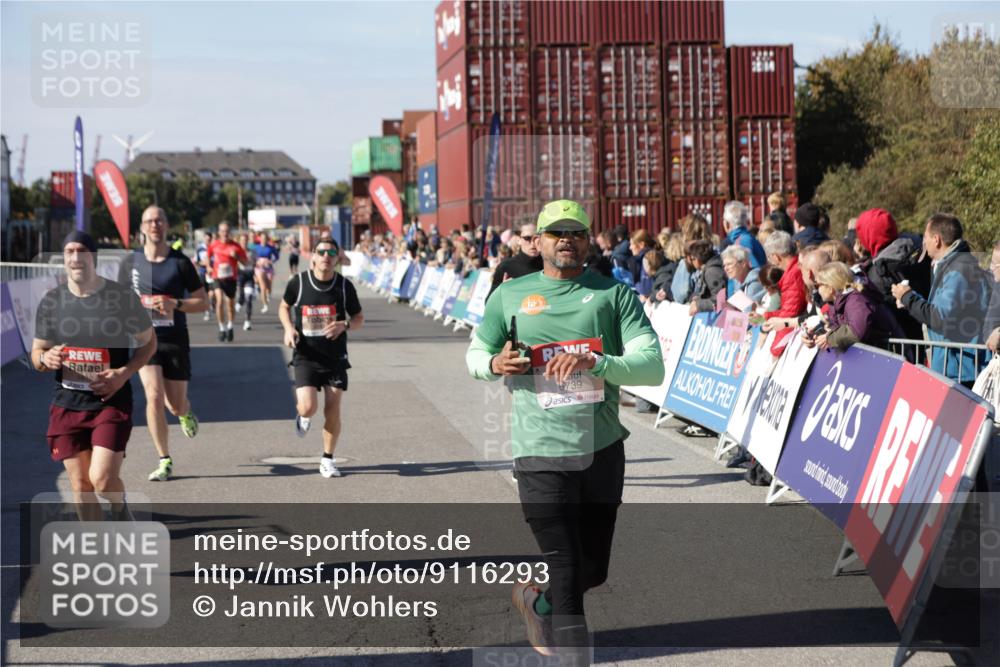 03.10.2025 - Köhlbrandbrückenlauf Jannik Wohlers http://msf.ph/oto/9116293 03.10.2025 13:02:46 Ziel 4116, 4579, 5245, 5726, 5793, 5810, 6175, 6255, 6447, 6739, 6783 meine-sportfotos.de